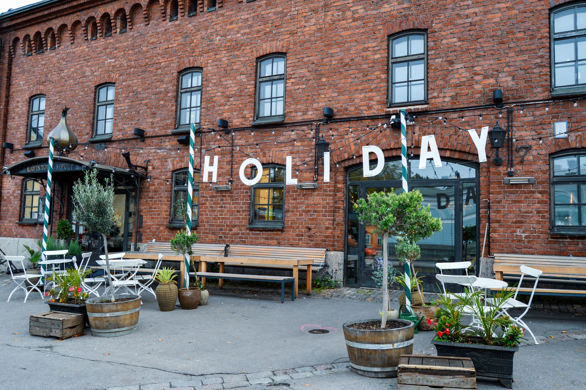 Cafe Regatta Helsinki Guide: Essential Finnish Cabin Experience in Finland