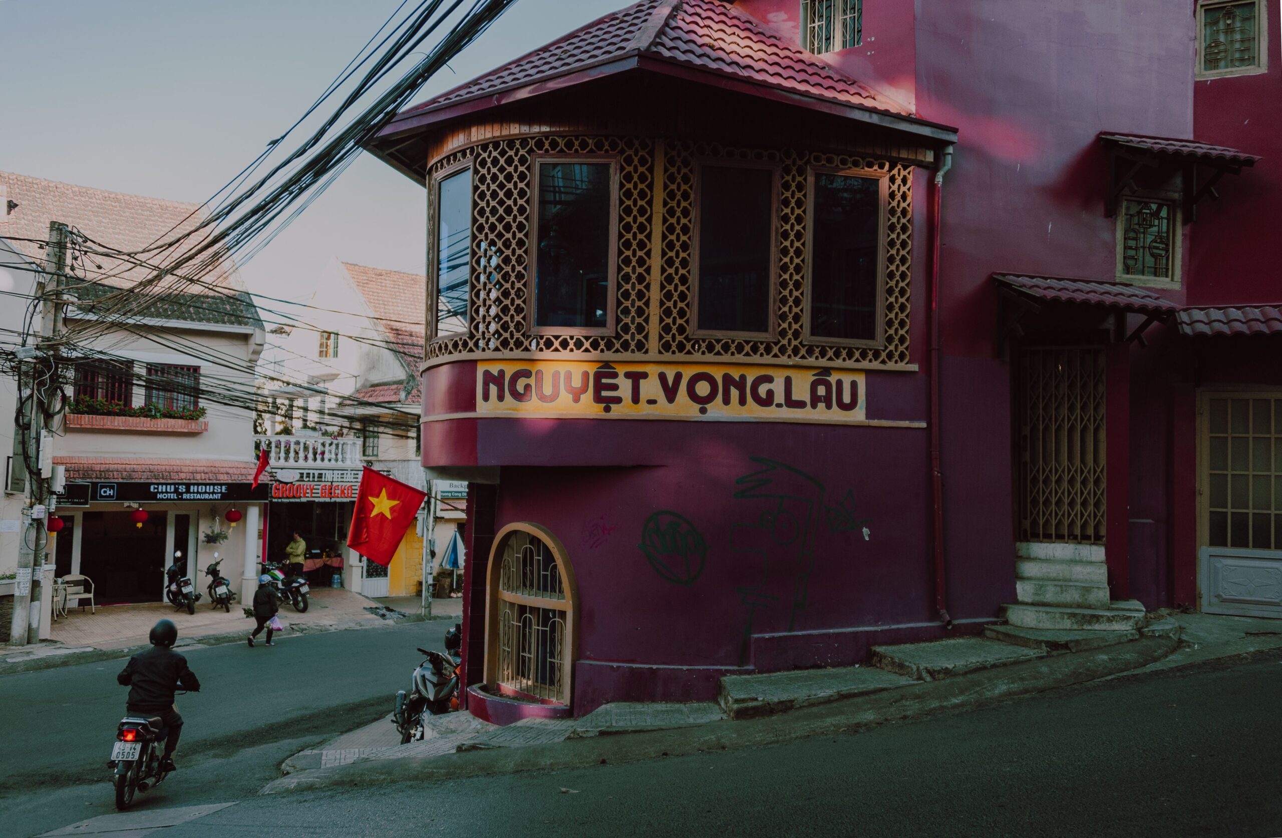 Inside Hoi An’s Cao Lau: A Comprehensive Street Review of Vietnam’s Iconic Central Vietnamese