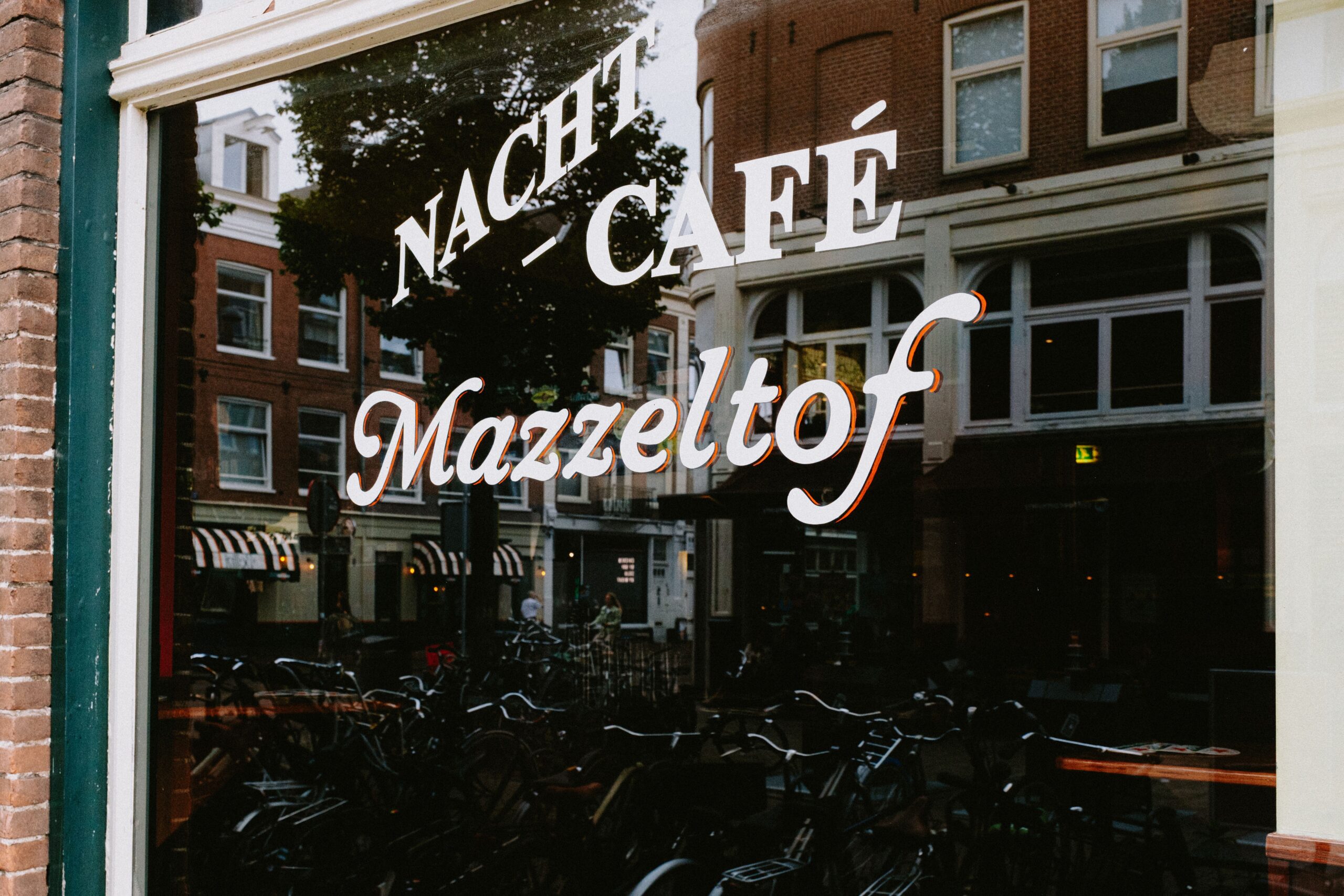 Review: Café de Hoop – Dutch Cafe, Appeltaart dutch apple pie|Cafe in Amsterdam