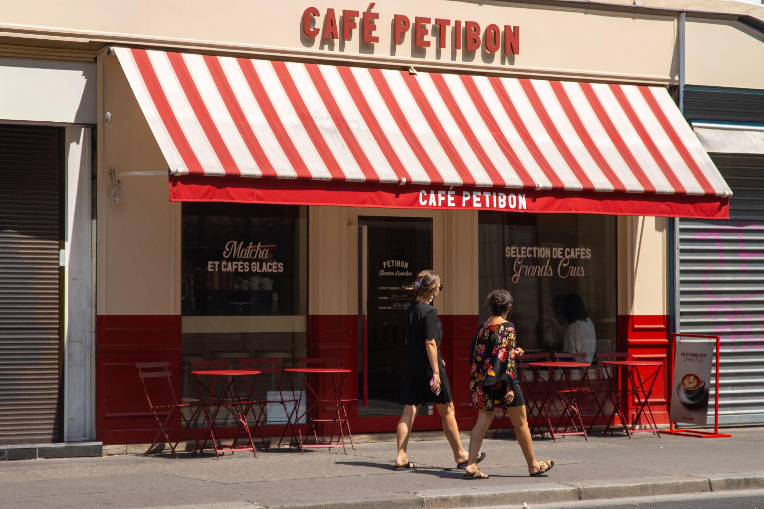 Café de Flore: Paris’s Hidden Croissant, Café au Lait Gem