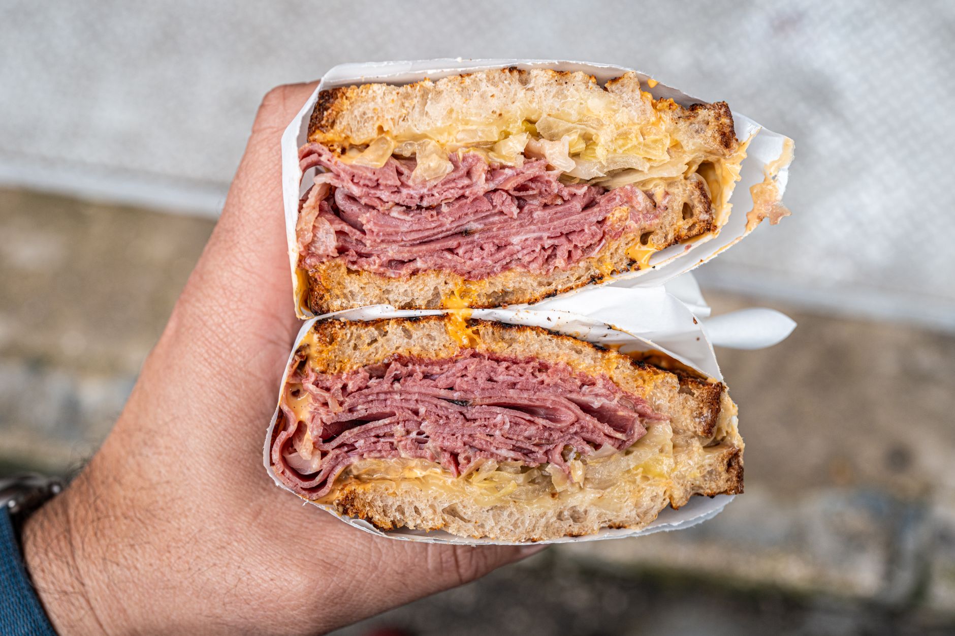 Katzs Delicatessen NYC: Pastrami Sandwich Legendaris Sejak 1888