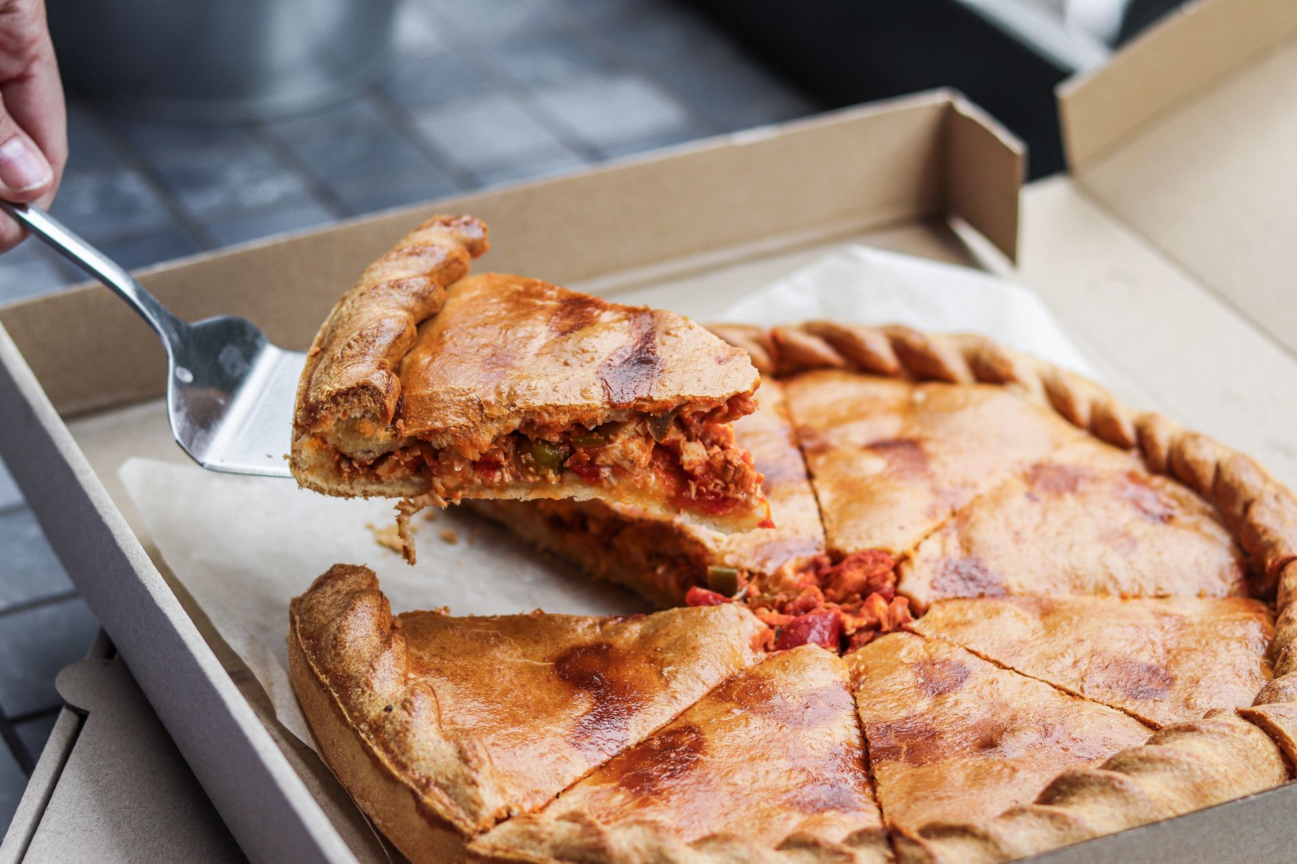 Lou Malnatis Pizzeria: Deep Dish Pizza Legendaris Chicago Sejak 1943