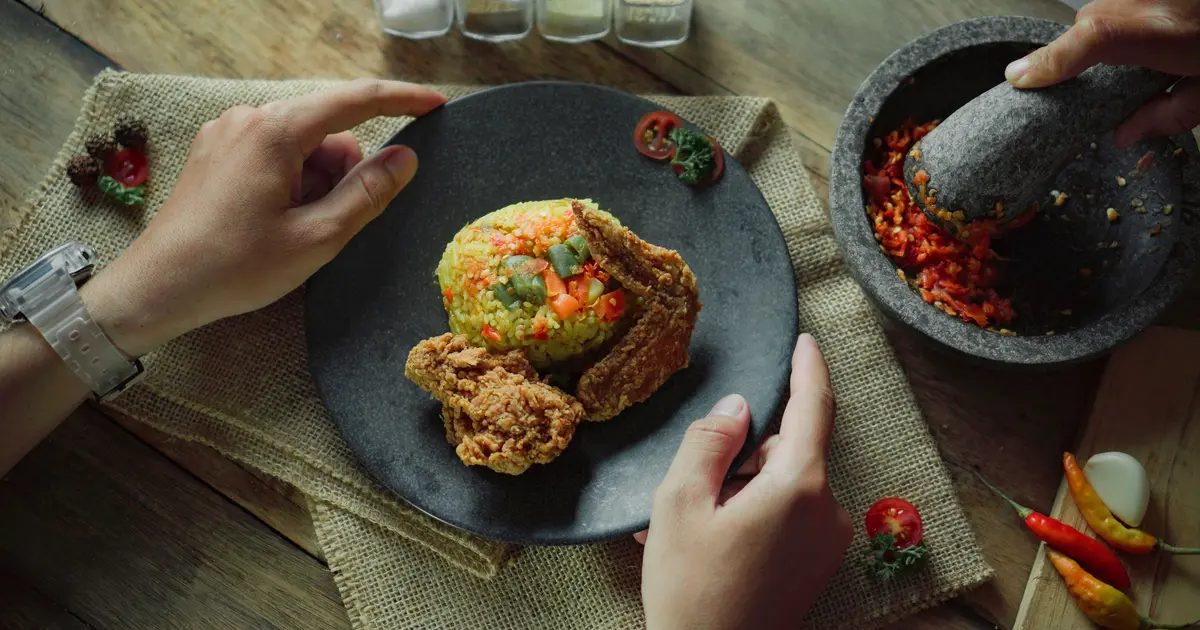 Review Nasi Goreng Kecombrang di Restoran Kembang Waru, Jakarta: Wajib Coba! Hidden Gem Kuliner Nusantara yang Bikin Nagih