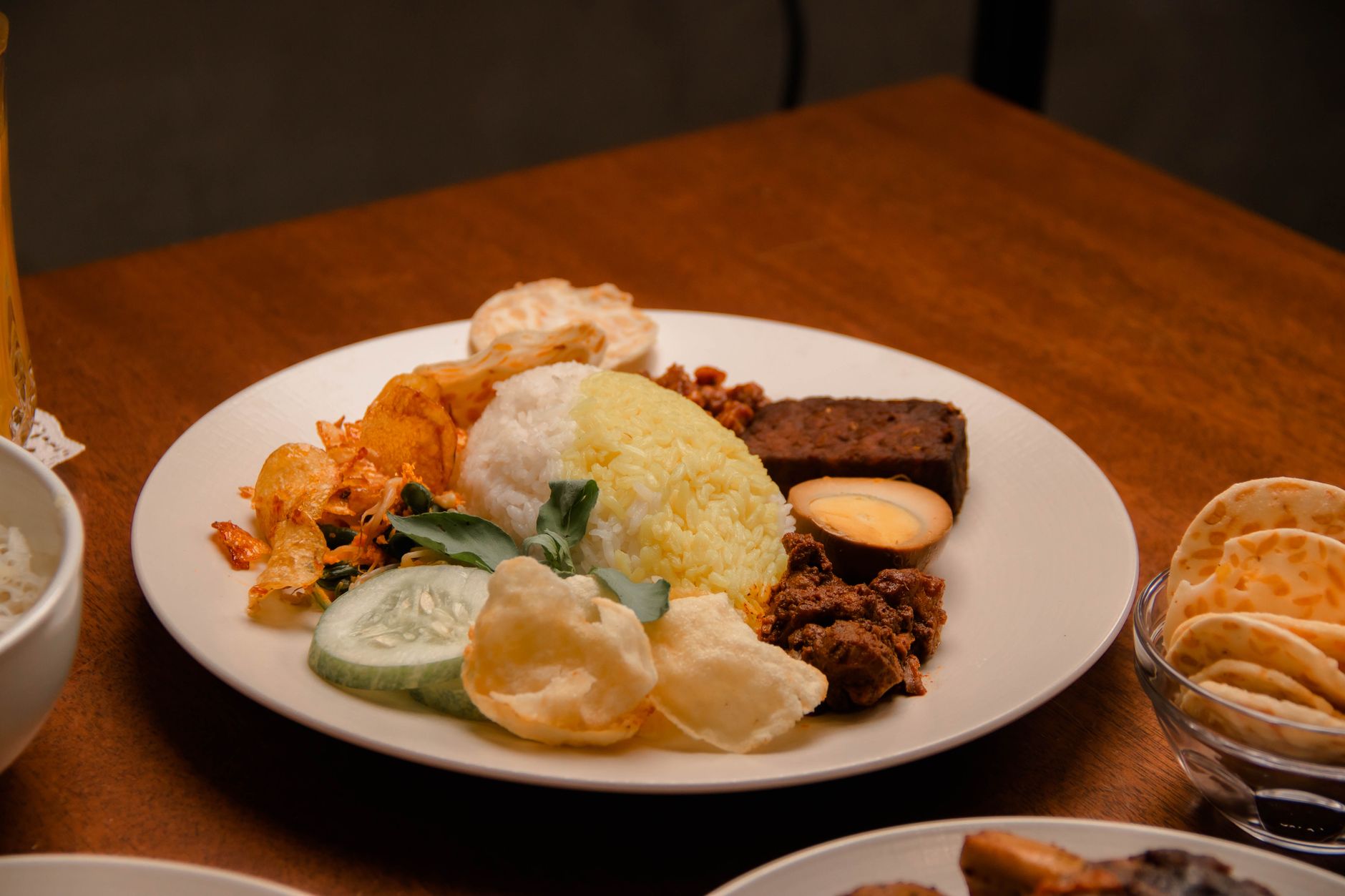 Rendang di Restoran Sederhana
