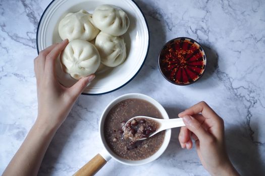 Menyingkap Rahasia Tinutuan Bubur Manado: Kuliner Cafe Khas Tomohon, Sulawesi Utara yang Hampir Punah dan Jarang Diketahui Wisatawan