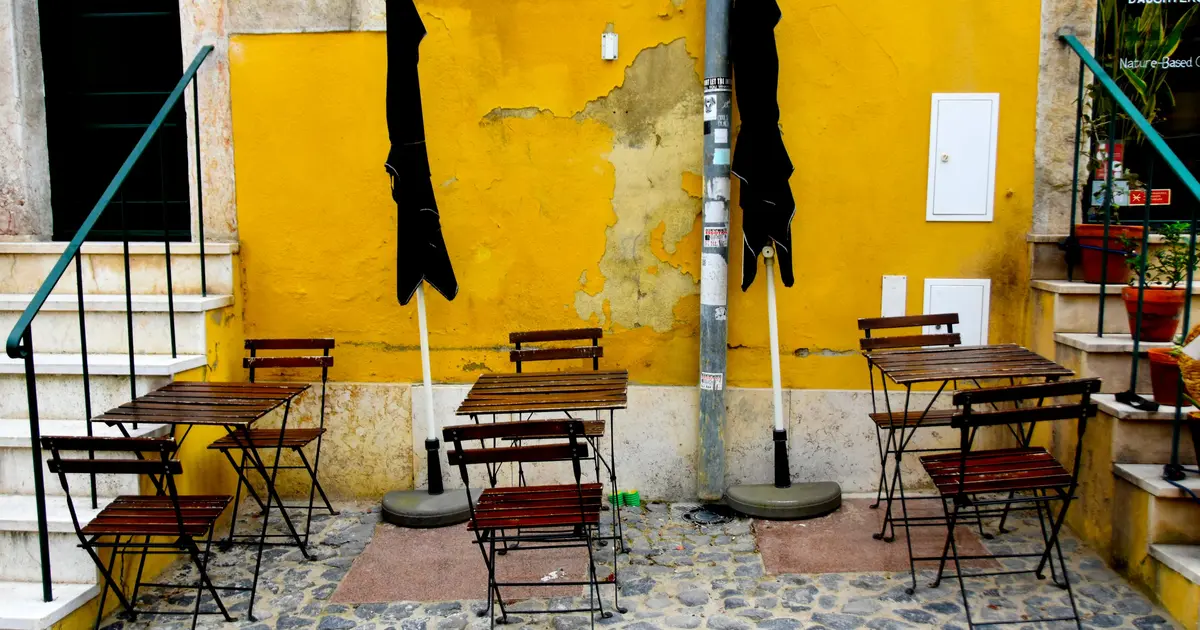 Review Cafe Lisbon di Cafe A Brasileira, Lisbon: Rekomendasi Tempat Makan Terbaik di Portugal