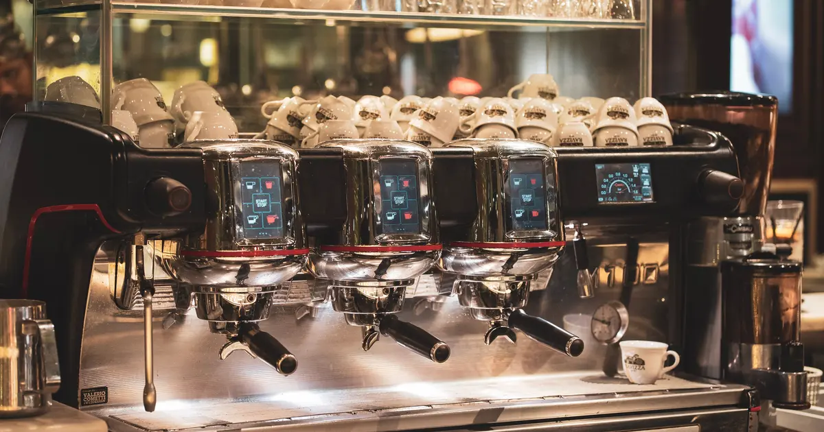 Review Cafe Milan di Cafe Cova, Milan: Panduan Lengkap Menikmati Hidangan Legendaris Italia