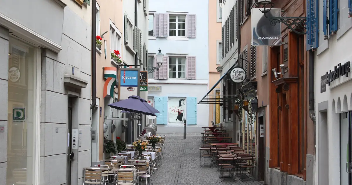 Review Cafe Zurich di Cafe Odeon, Zurich: Rekomendasi Tempat Makan Terbaik di Swiss