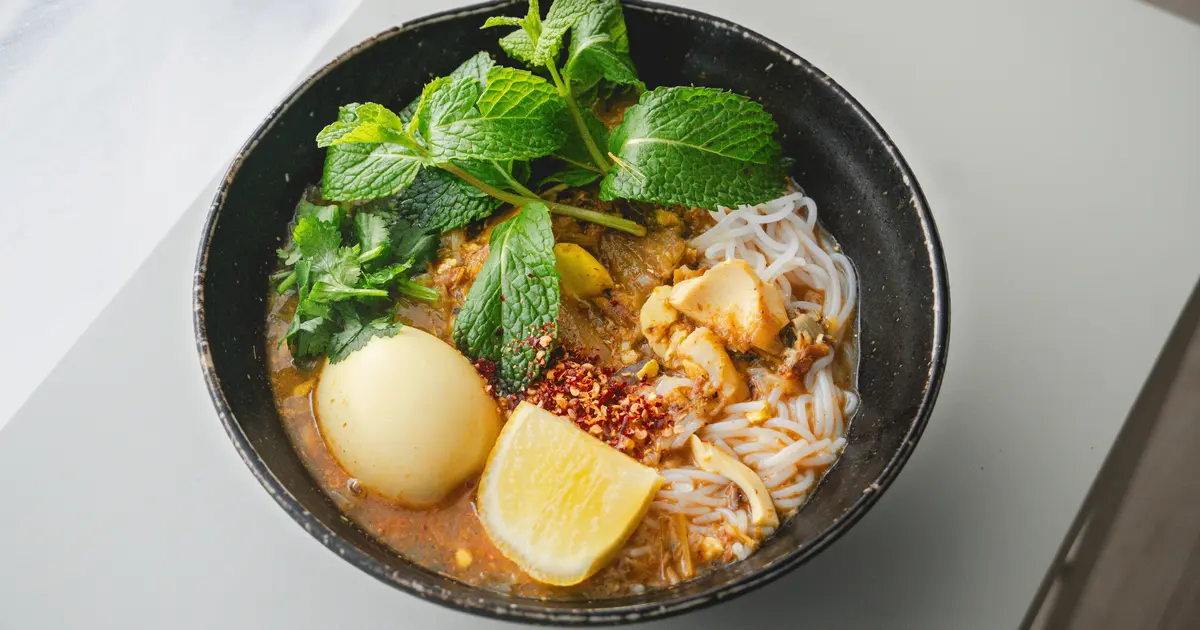 Review Ultimate Curry Laksa Penang di Cafe Penang, Penang, Malaysia: Menjelajahi Kelezatan Autentik Malaysia dengan Cita Rasa yang Mendunia dan Menggugah Selera