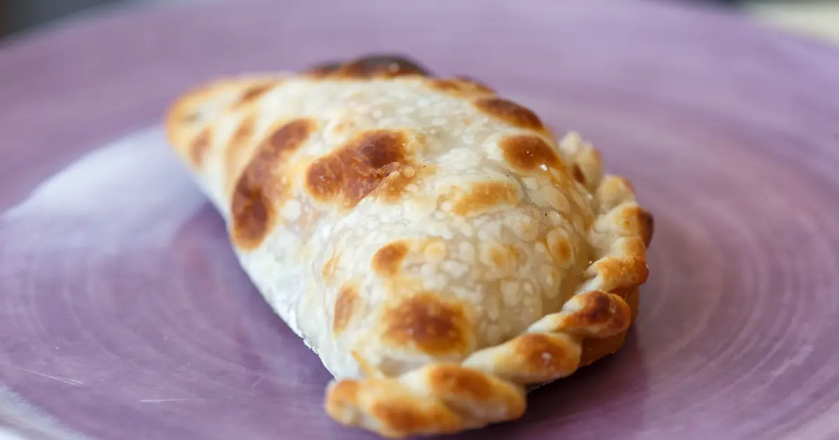 Review Empanada Madrid di Cafe Madrid, Madrid, Spanyol: Menikmati Cita Rasa Autentik Spanyol dengan Harga Terjangkau dan Kualitas Premium