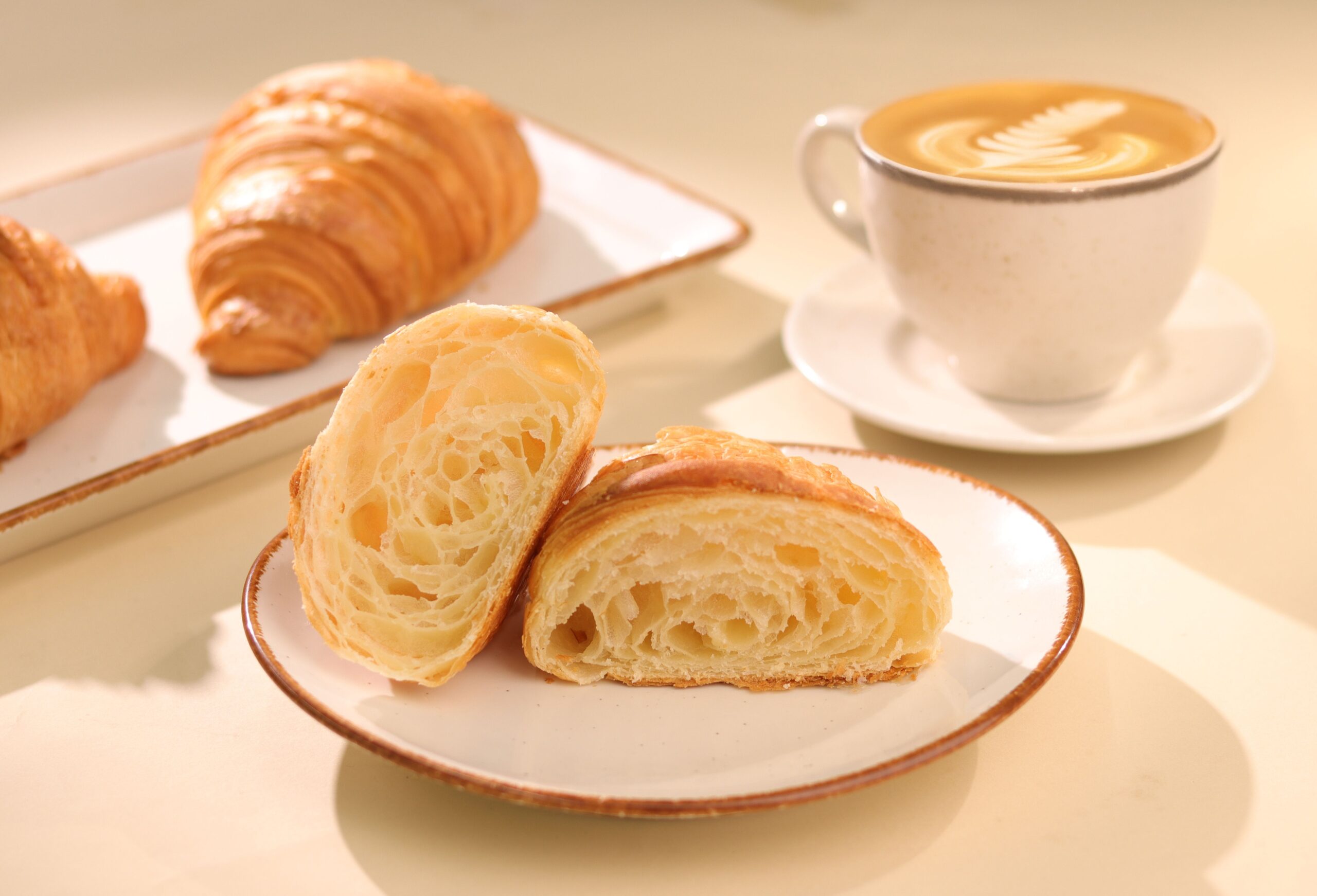 Café de Flore Review: Mencicipi Croissant, Café au Lait, Chocolat Chaud di Paris, France