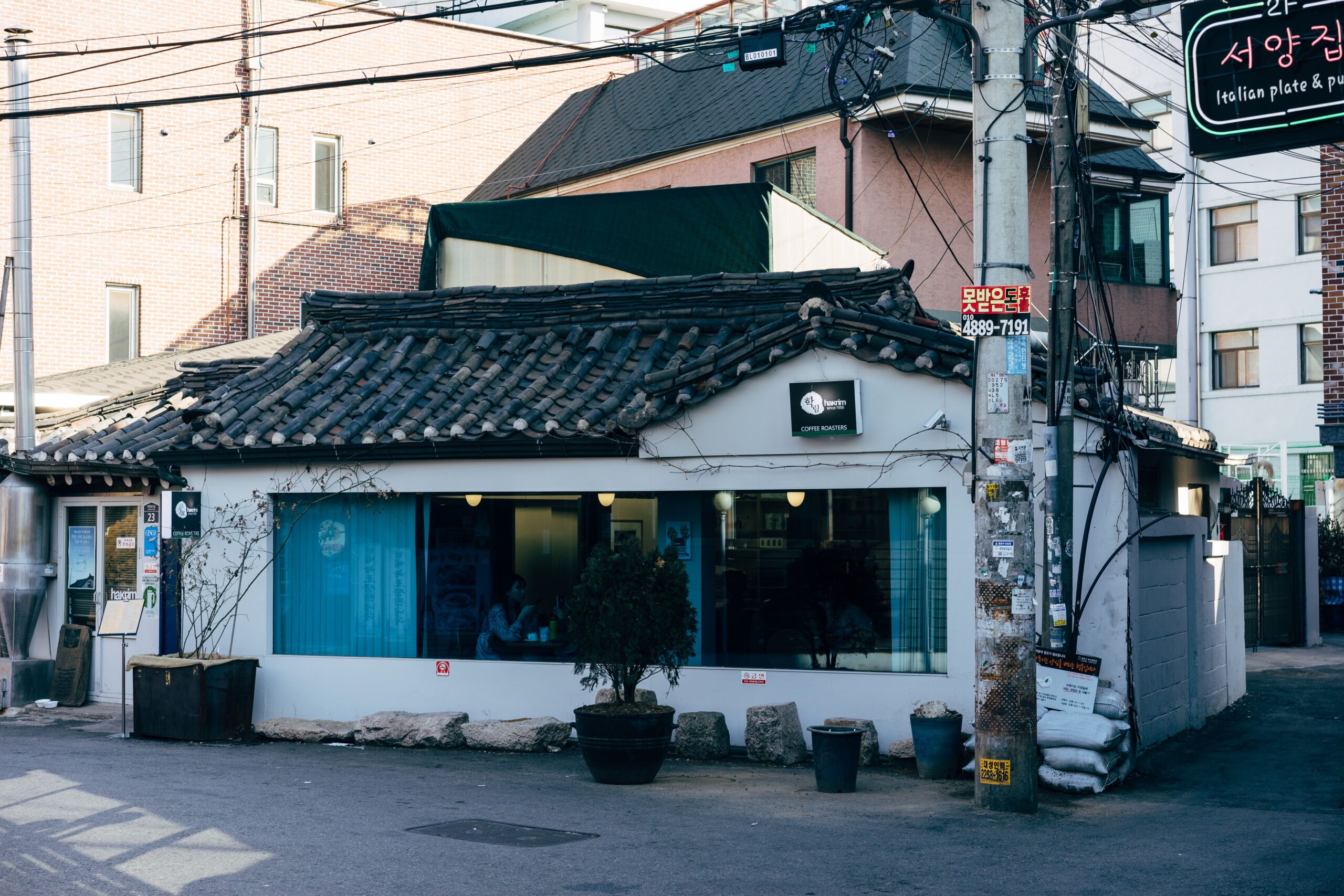 Discovering Onion Cafe Anguk: The Budget Korean Bakery Cafe Cafe That Seoul Locals Swear By
