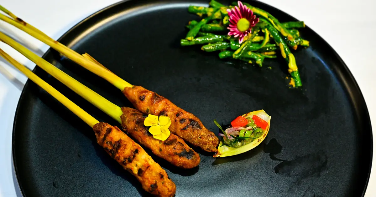 Cafe Sate Bali, Bali: Surga Sate Lilit Ayam yang Instagramable! Review Menu & Suasana