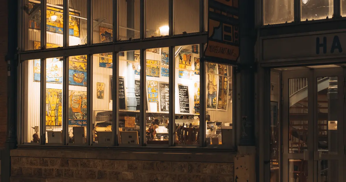 Review Street Food Amsterdam di Haring Broodje, Amsterdam: Menikmati Cita Rasa Autentik Belanda dengan Harga Terjangkau