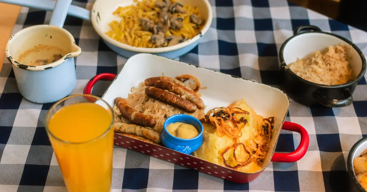 Restoran Wurstelstand di Vienna: Review Street Food Vienna, Menu Favorit, dan Tips Berkunjung ke Austria