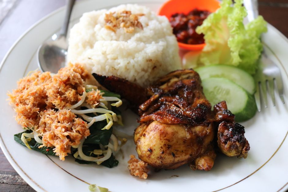 Ayam Taliwang Lombok Guide: Essential Sasak Cuisine at Warung Ayam Taliwang 2026