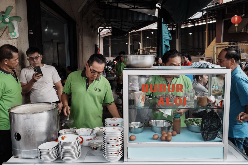 Bubur Pedas Pontianak Guide: Essential West Kalimantan Cuisine at Warung Bubur Pedas Pontianak 2026