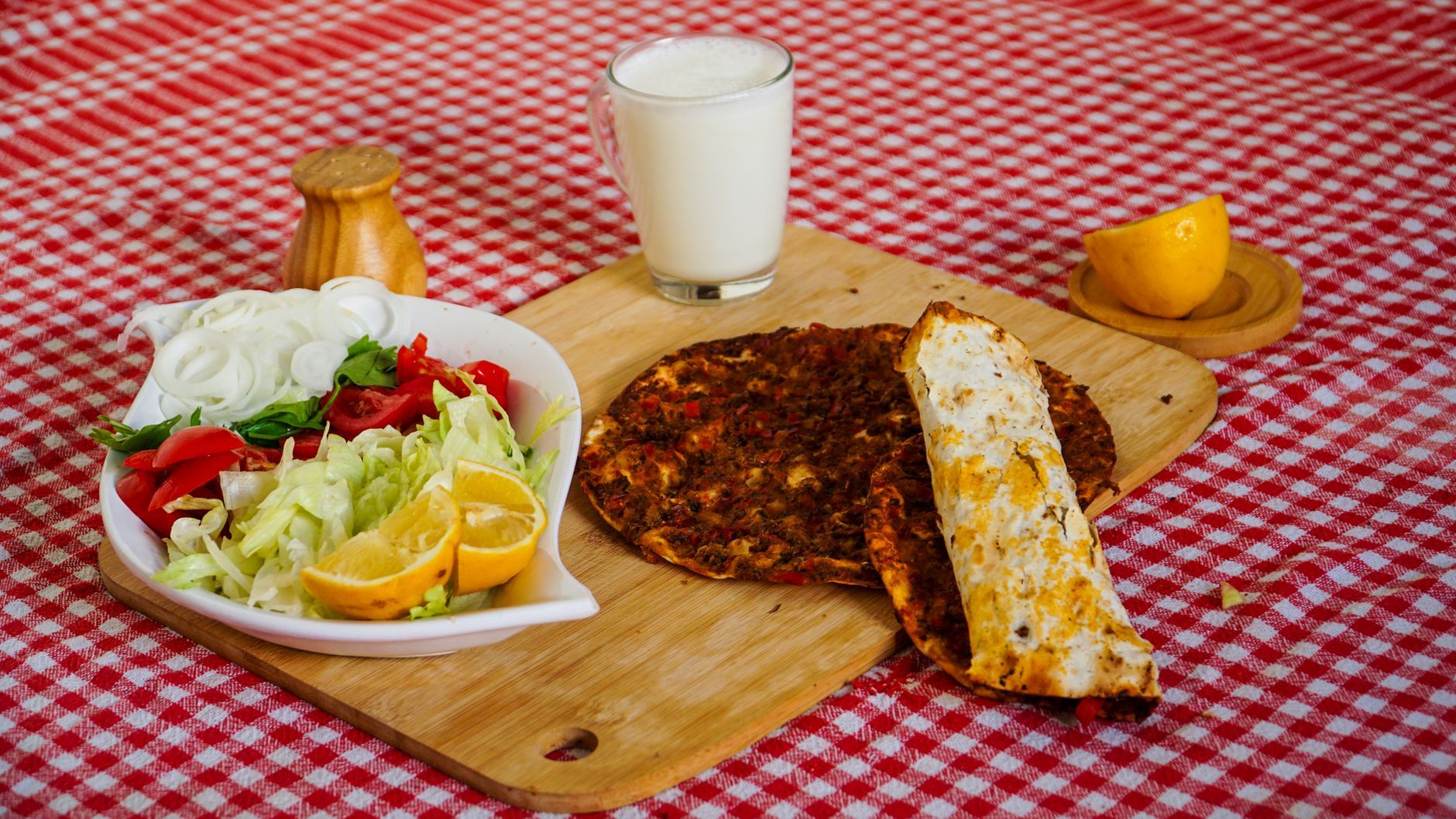 Lahmacun Istanbul Guide: The Hidden Turkish Street Food Gem at Bereket Doner That Every Foodie Should Know About